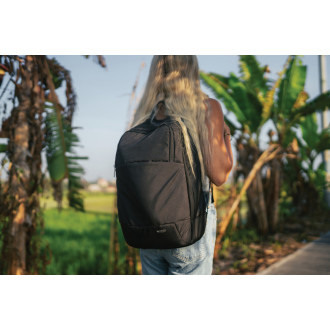 Moderní batoh na 15.6" notebook Swiss Peak z RPET AWARE™