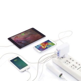 Cestovní zástrčka se 4 USB porty
