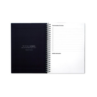 STARTER KIT INFINITE PLANNER A5. Sada obsahuje "nekonečný deník", čistící sadu, fix a držák na popisovače