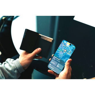 Peněženka s nabíjecím lokátorem Seekcard z RCS polyesteru