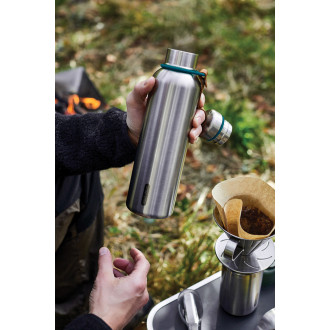 Velká termo láhev na vodu 750ml Black+Blum