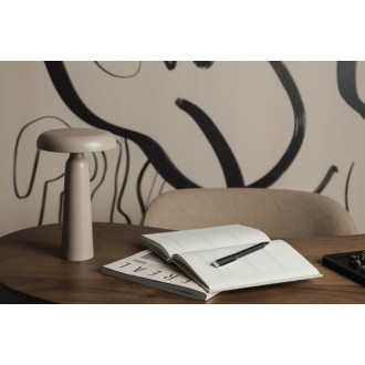 Stolní lampa VINGA Avery z RCS
