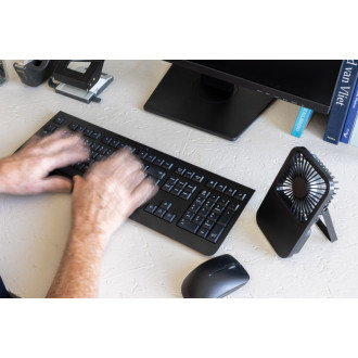 Stolní dobíjecí větráček Aervina z recyklovaného plastu RCS