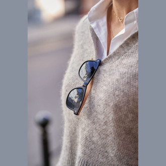 Sunglasses with wooden-look temples